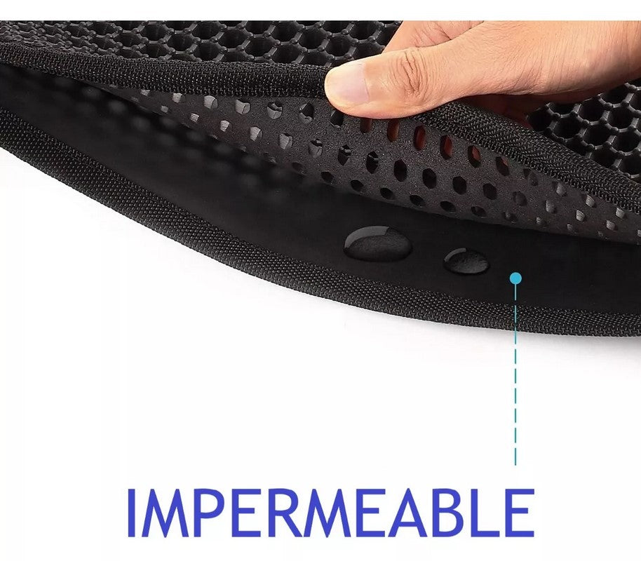 Detalle de la capa inferior impermeable y a prueba de líquidos de la alfombra atrapa arena para gatos