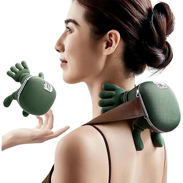 Detalle de rodillos con diseño de manos mecánicas en masajeador cervical ergonómico para cuello