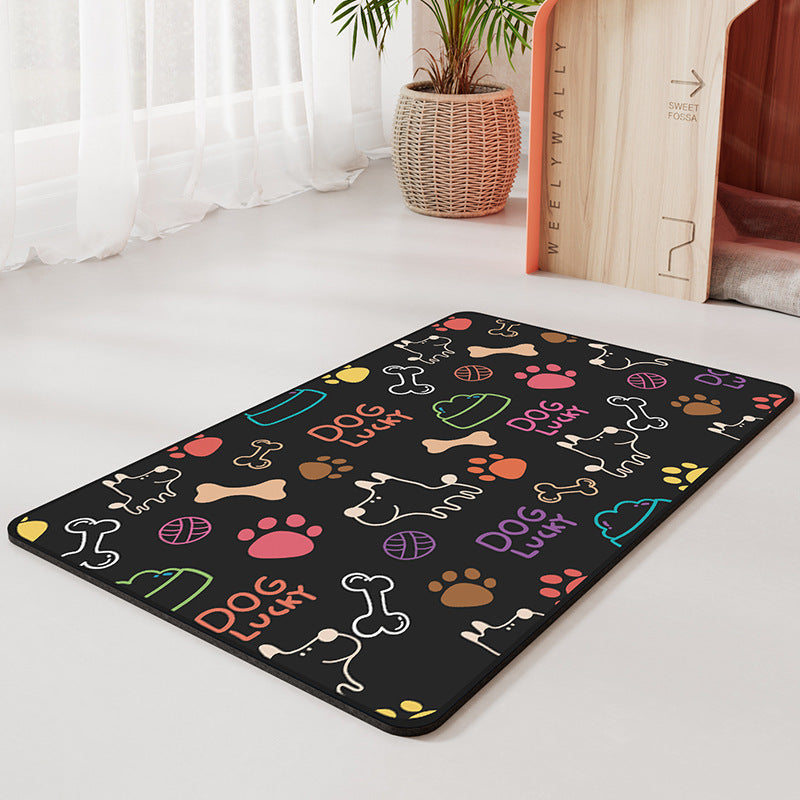 Tapete antideslizante e impermeable negro con ilustraciones multicolor para comedero de mascotas.